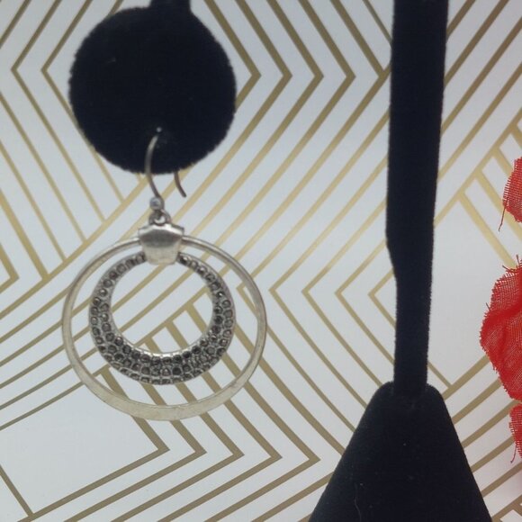 Silver Tone Double Hoop Earrings Marcasite Chip Hook Style 1.25" - Picture 6 of 7